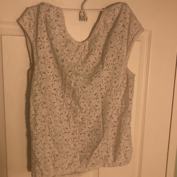 Hollister White Knit Floral Pattern Puff Sleeves Elastic Hem Slight Cropped Top - Picture 3 of 4